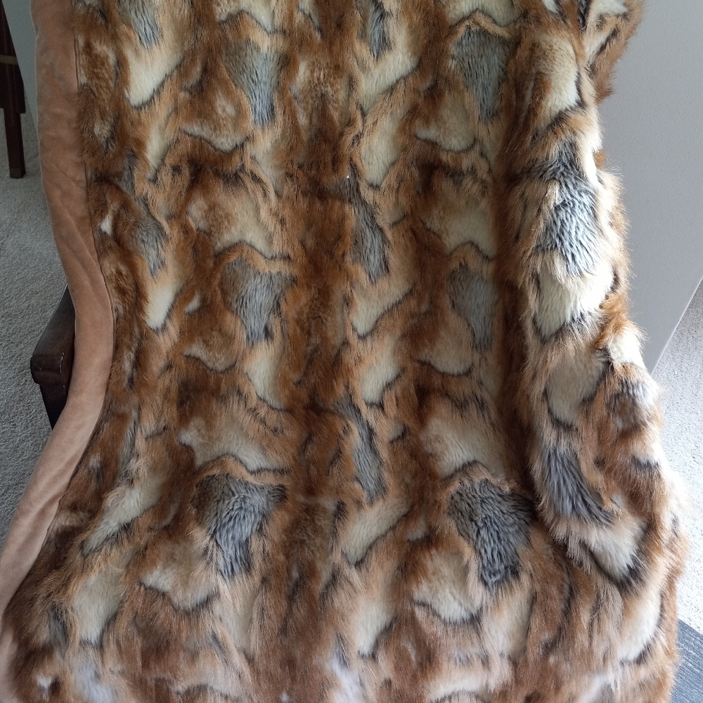 Dennis Basso Faux Fur 52"x62" Throw (H190252, Red Fox)